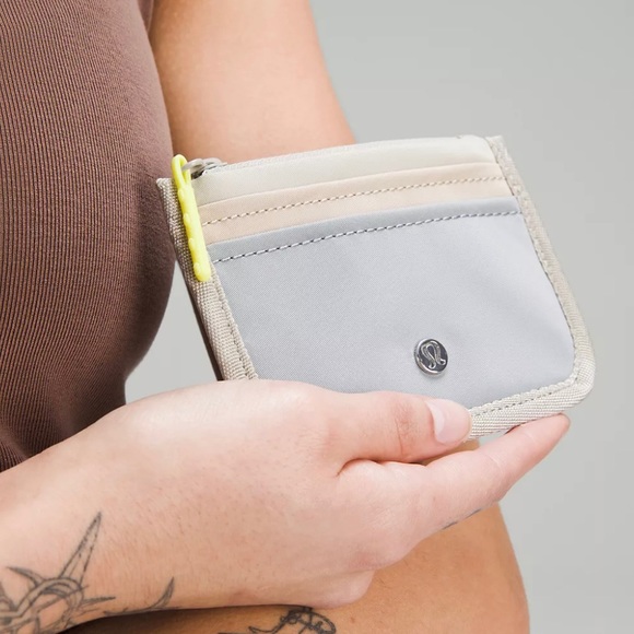 🤍NWT🤎Lululemon True Identity Card Case Wallet - Rhino Grey/Trench/Raw Linen - Picture 2 of 5